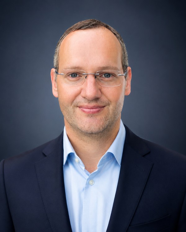 Dr. Corné Nel